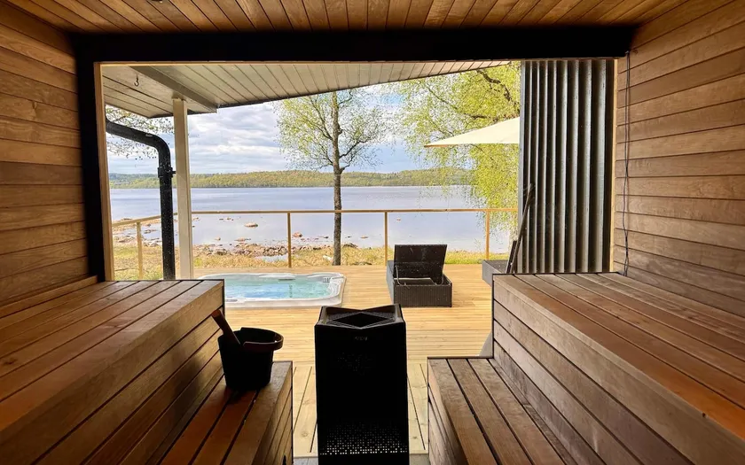 The Villa – Lake Escape w/ Sauna, Jacuzzi & Boats - Image 1