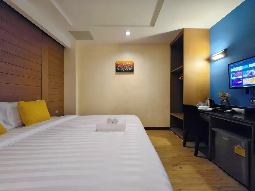 Bangkok NaNa BTS/Free WiFi/KING size bed/ 7-11 - Image 1