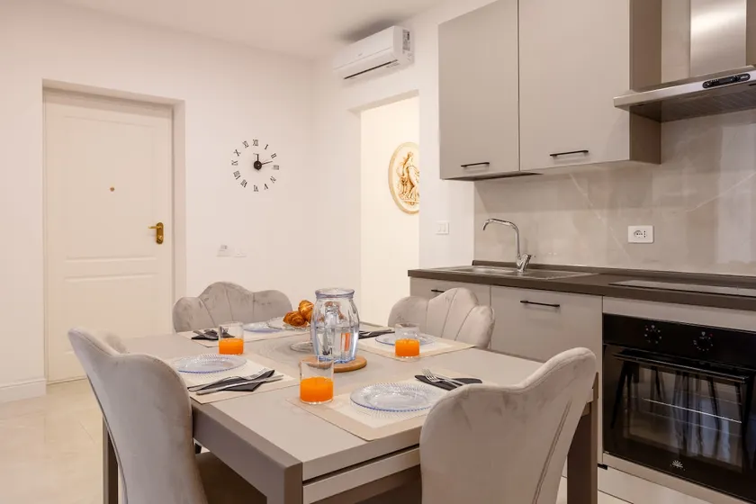Perla-Cavour Lake Apartments - Image 1
