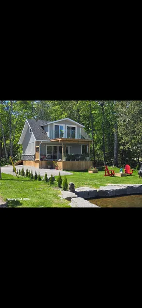 New Built Lux Waterfront Home on Pigeon Lake - Image 1