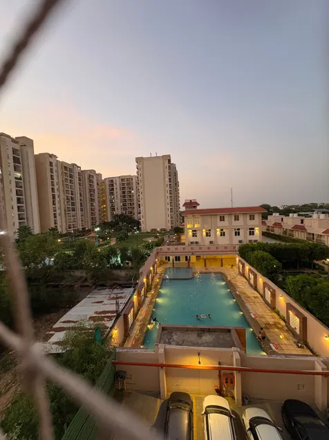 A calm Top-floor 2BHK with a pool-view balcony - Image 1