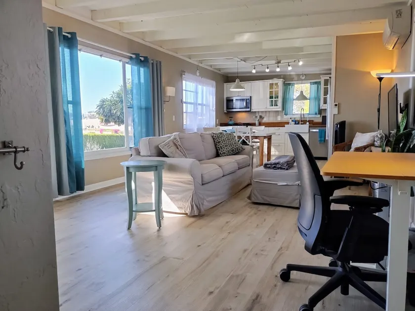 Light-filled 2 Bedroom House in Vista - Image 1