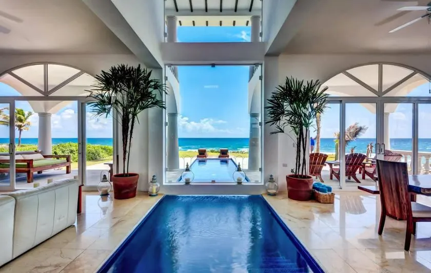 Luxury Villa on the Edge of the Sea - Image 1