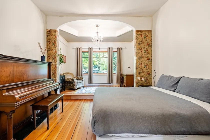 Charming Home near DT- Book Jul 2-5 free game tix! - Image 1