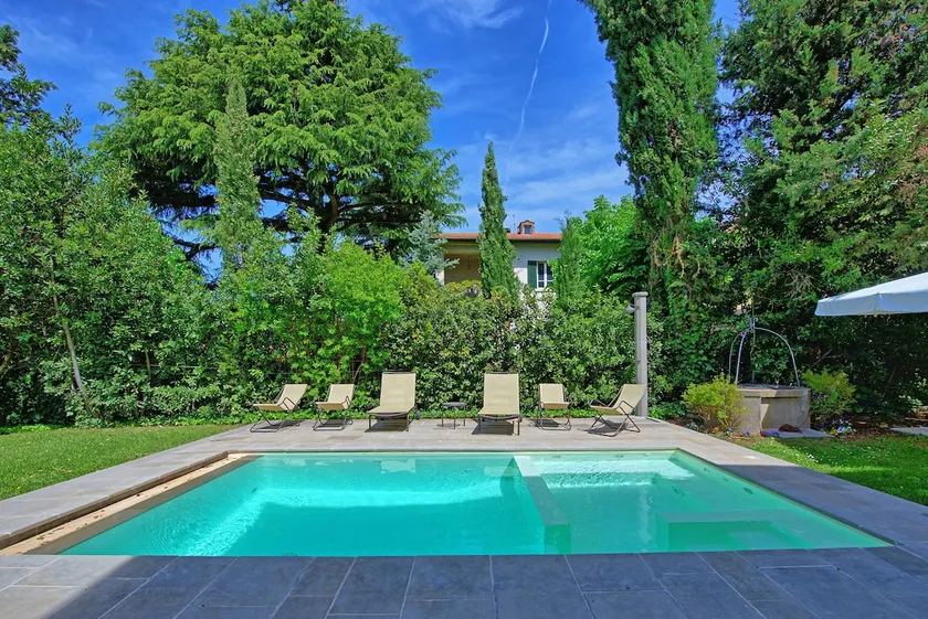 Villa con jardín, barbacoa y piscina privada | Vistas al lago - Image 1