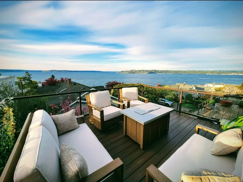 Breathtaking Bay Views in Old Town Tacoma - Image 1