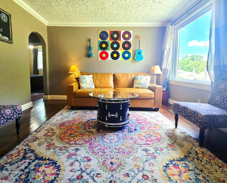 ♪No Chores! Artsy East Side Near Great Music+Food, Quiet Home w/ Free Parking ♪ - Image 1