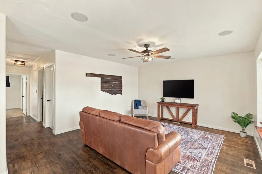 NEW 2 King Beds | Route 66 | Remodeled 1920s Home - Image 1