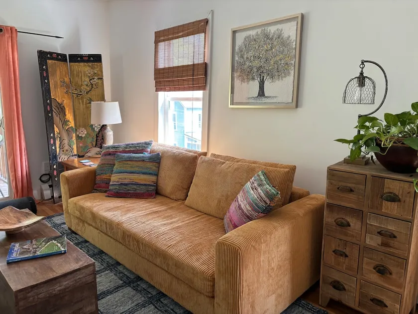 Stylish Montpelier 2BR Apt. Walk to town - Image 1