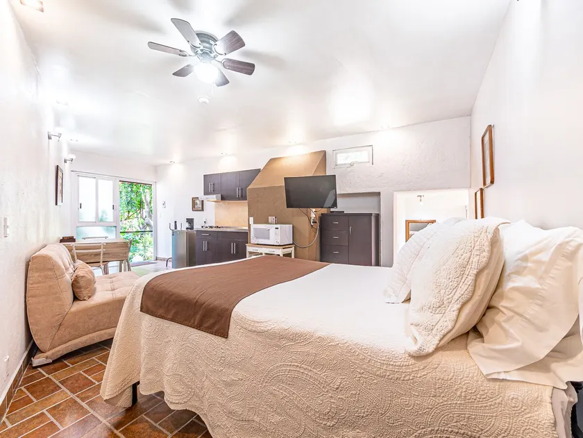 5B Bright and comfortable Suite. - Image 1