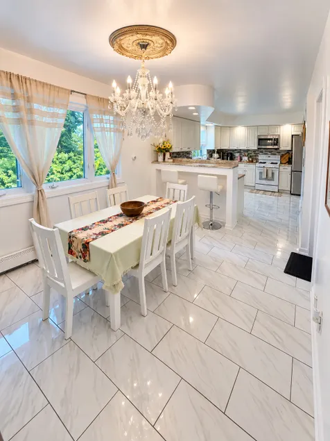 West Orange 3 Bed, Huge Kitchen & Living Room - Image 1