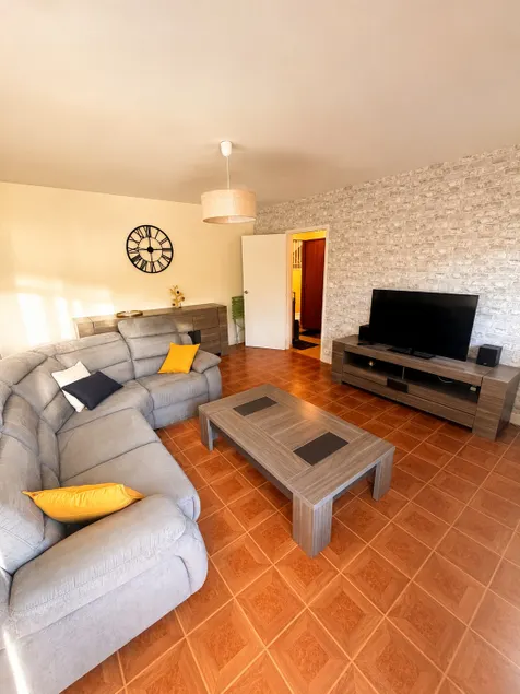 Chez Maxime between Lioran & Aurillac – Parking and balcony - Image 1