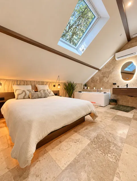 L'Annexe 2 - Suite with private whirlpool bath & air conditioning - Image 1