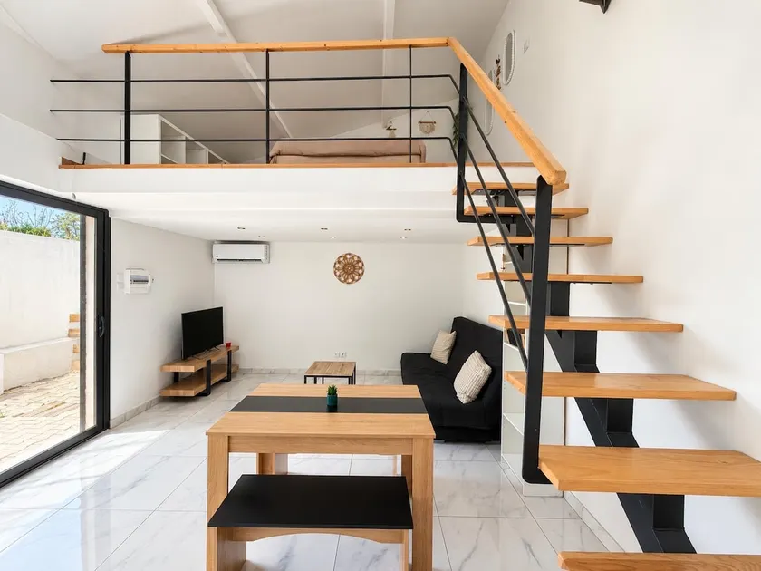 Cozy studio with private terrace • Parking - Image 1