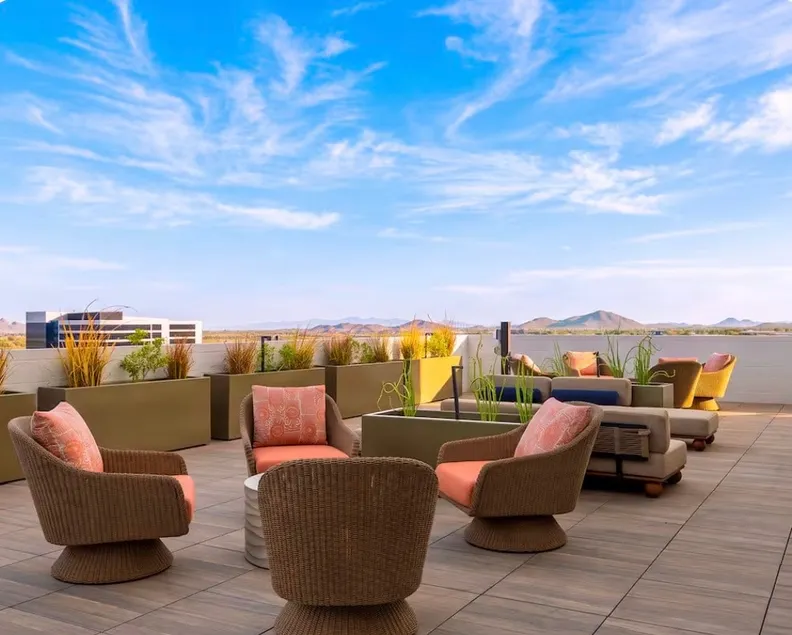Stunning Apt | Rooftop Pool | Desert Ridge - Image 1