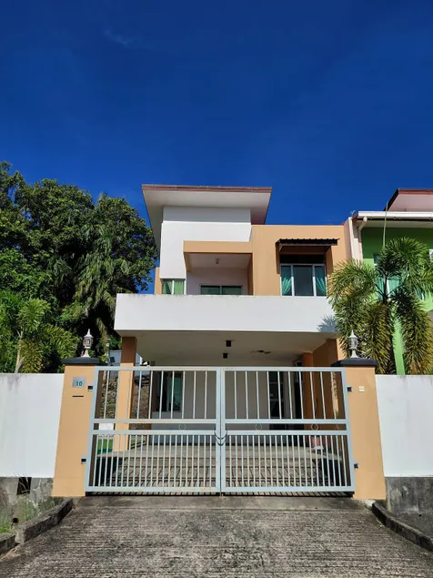Spacious house in Sg Akar near airport & malls - Image 1
