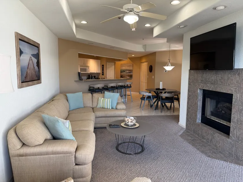 Great View-Screened Deck, Must See! 3BR/2BA 1400ft - Image 1