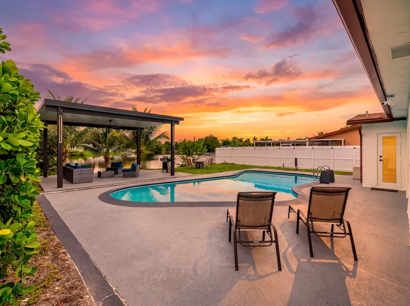 Sunrise Lake | 10PPL | Pool | Fire Pit| Games |BBQ - Image 1