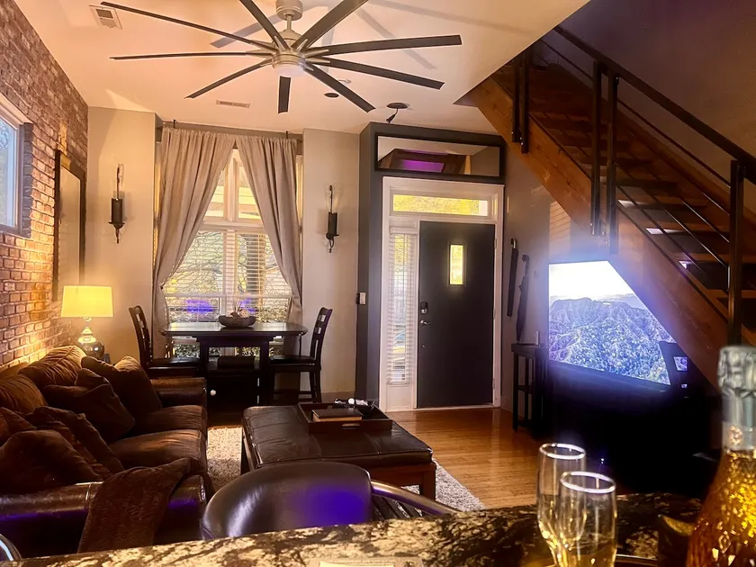 ℒ𝓊𝓍ℯ ✯ Uptown Smart Loft Staycation - Image 1