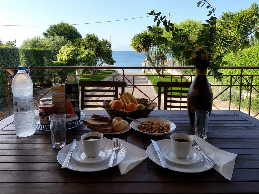 Seafront Villa Loukisia • 5BR • 10p • 1h Athens - Image 1