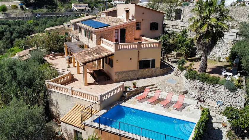 House with a pool for nature lovers - Image 1