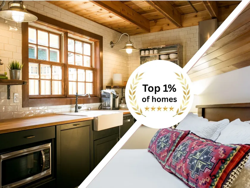 Hidden Ballard Gem • Stylish Private Guest House - Image 1