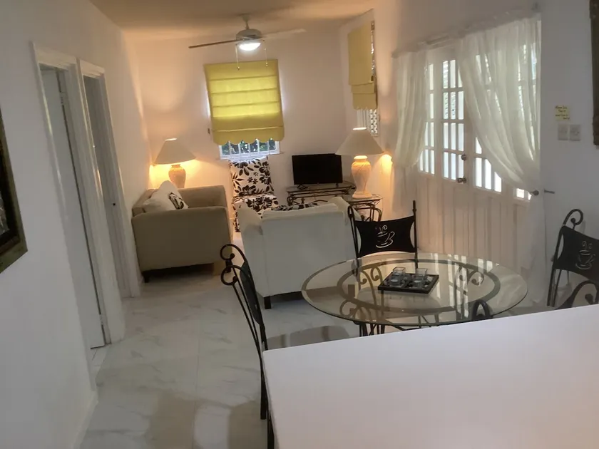 Vanessa 2 Bedroomed Apt 5 mins to Paynes Bay Beach - Image 1