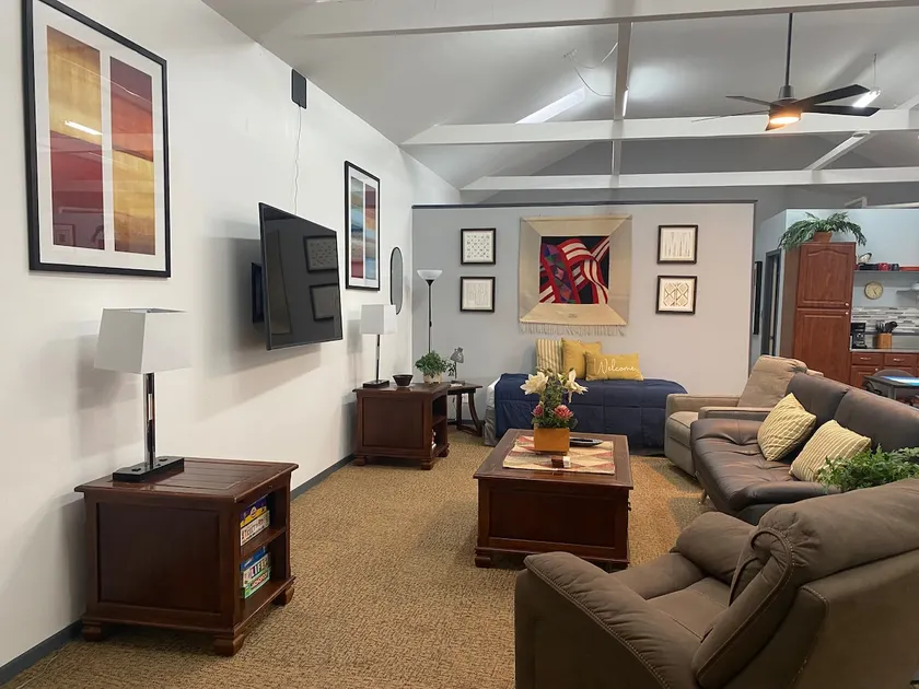Contemporary Studio in Natural Oasis - Image 1