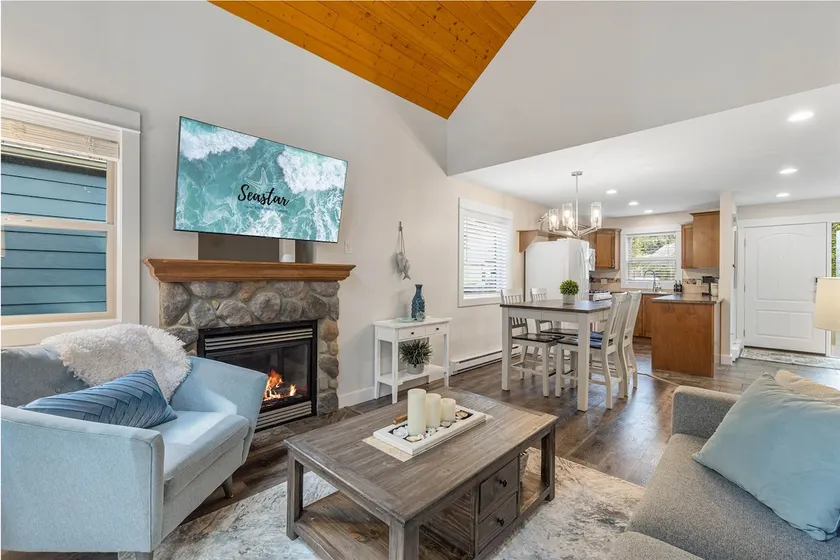 Impeccable Oceanside Village Retreat! - Image 1
