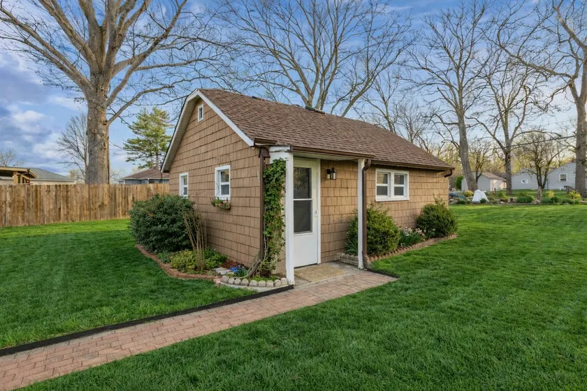 Cottage KC - 7 min to Kauffman/Arrowhead Stadium! - Image 1