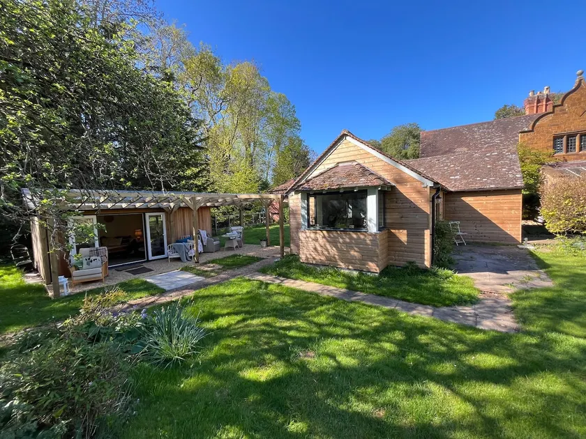 Quaint country cottage 15 mins fr Stratford. - Image 1