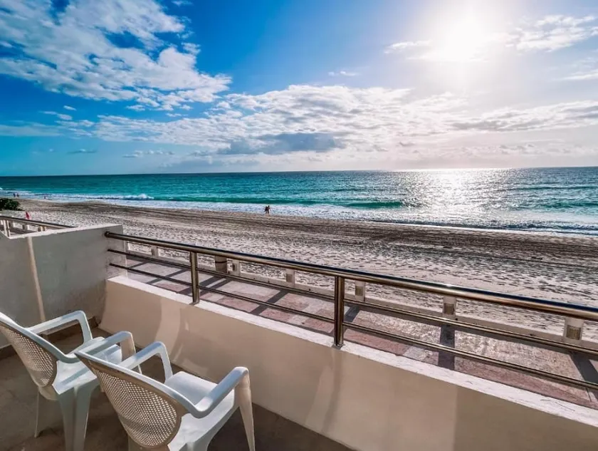20ft TO THE BEACH-4 PPL-Best Location + Beach - Image 1