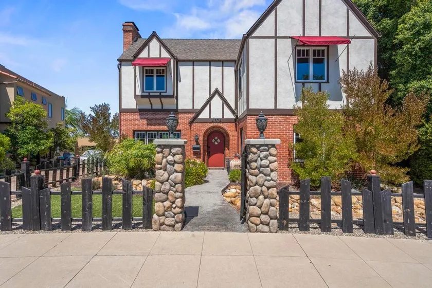 The Kensington Canyon Estate - Image 1