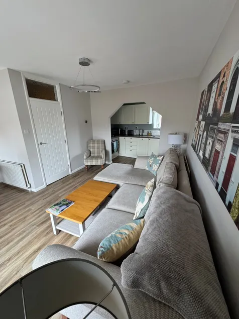 Luxury flat in the centre of Louth with parking - Image 1