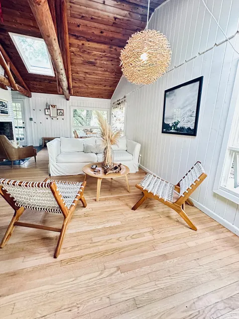 Retreat with huge deck, 5 mins to Woodstock - Image 1