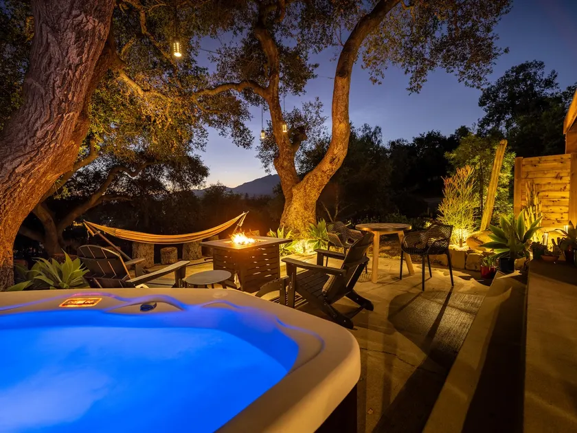 Retreat w/ Hot Tub, Sauna, Sunset Views, Fire Pit - Image 1