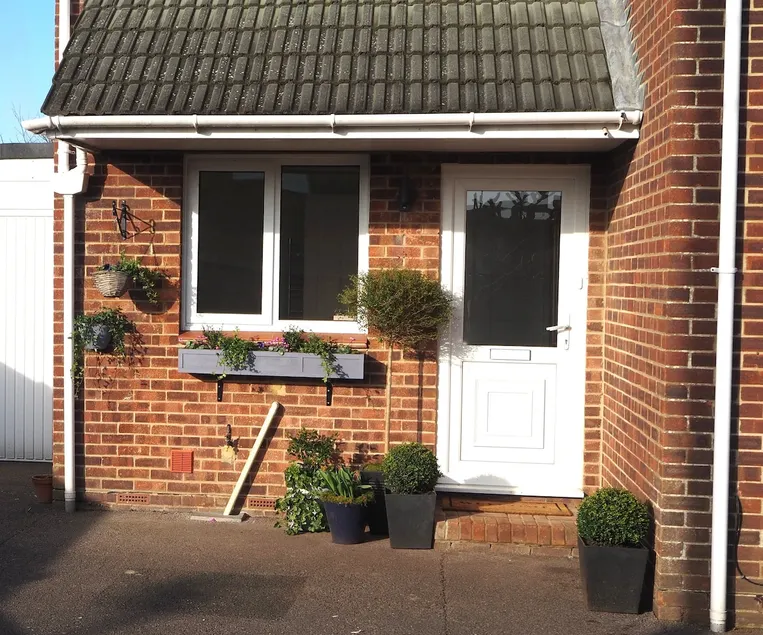 3 Bedroom house close to HISC and the beach - Image 1