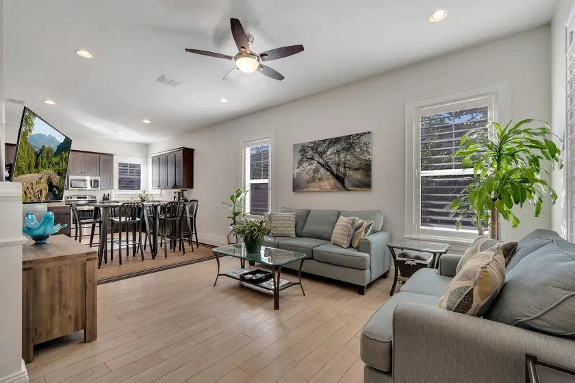 Stay in the best neighborhood in downtown Orlando! - Image 1