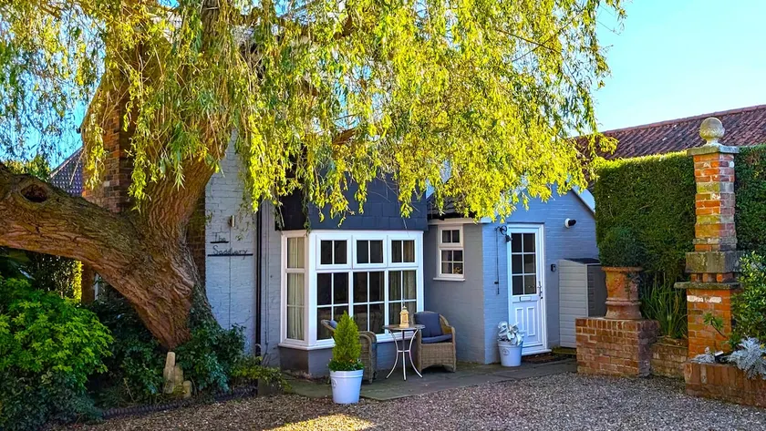 The Saddlery Holiday Cottage - Near Wolds And Coast - Image 1