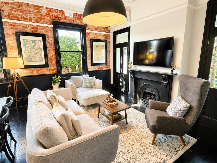 Hollidge House 5 Star Luxury Apartments - Image 1
