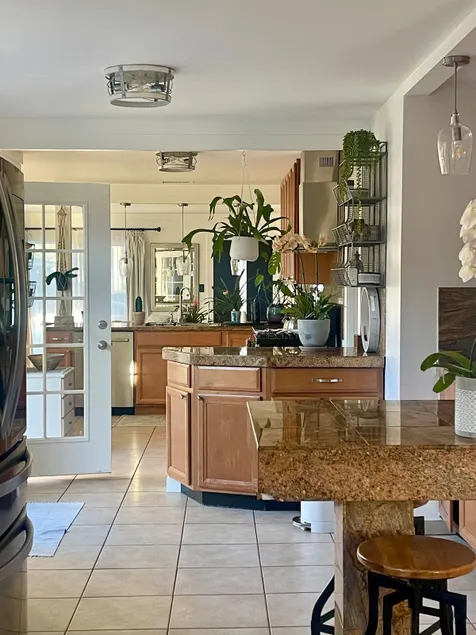 Comfy Cozy Spacious House - Image 1