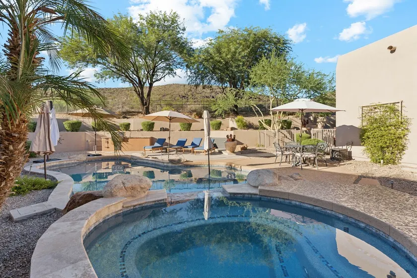 Hidden Oasis Glendale 3BR, Pool, Jacuzzi - Image 1