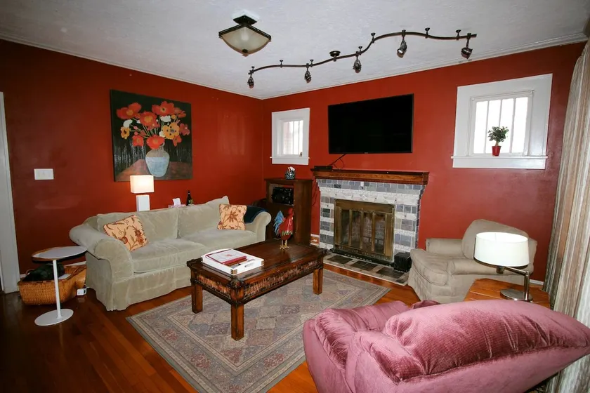 The Red Rooster Bungalow - Image 1