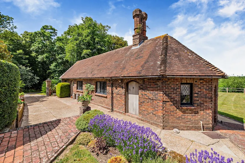 Pekes Tudor View - Image 1