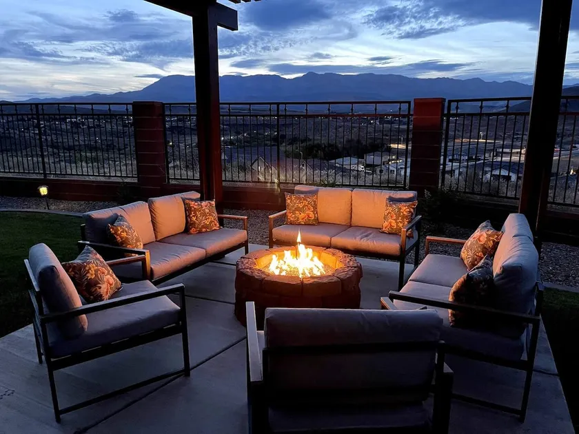 Near Zion • Sunset Views • Sleeps 8 • Fire Pit - Image 1