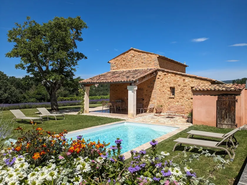 Bastidon avec piscine chauffée et jardin privatif dans le Luberon - Image 1