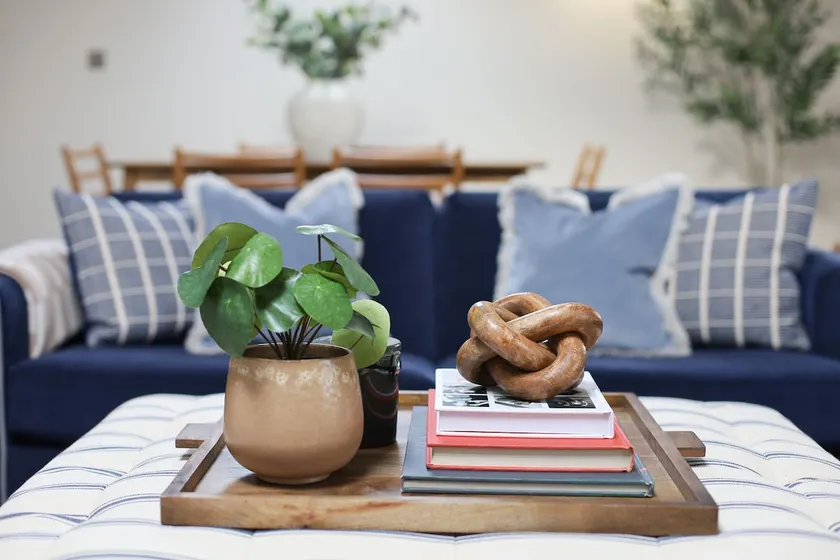 Spacious designed 1BR flat - Image 1