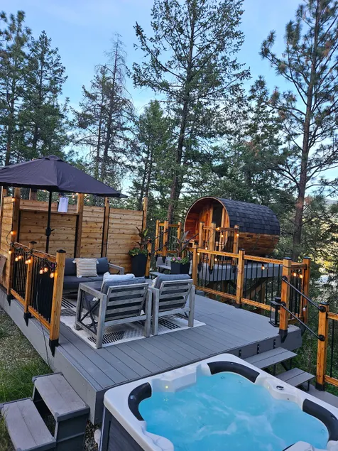 The Polar Bear Suite with Barrel Sauna & HotTub - Image 1