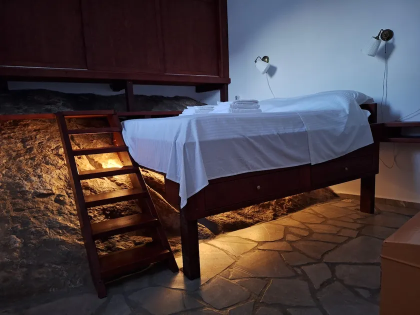 Bed on the Rocks! No Stairs - 250m from the Port! - Image 1