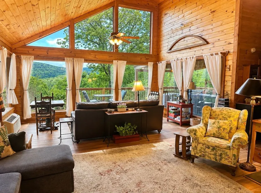 #1 Lovers Retreat—Mega Mtn Views, Hot Tub, Jacuzzi - Image 1